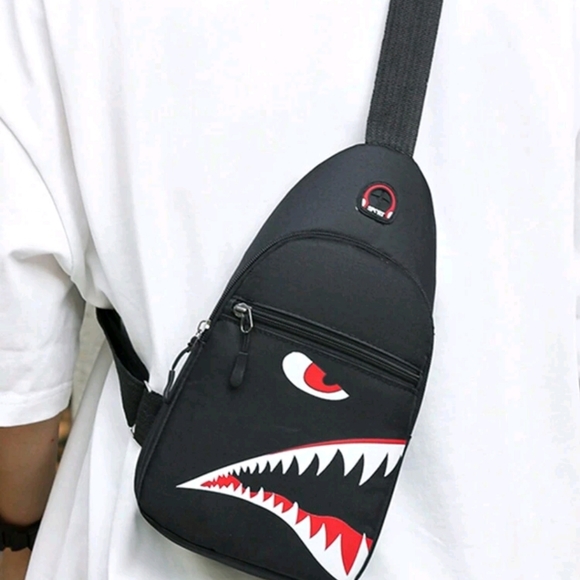 NEW! SHARK TRAVEL POUCH BAG - Picture 2 of 3